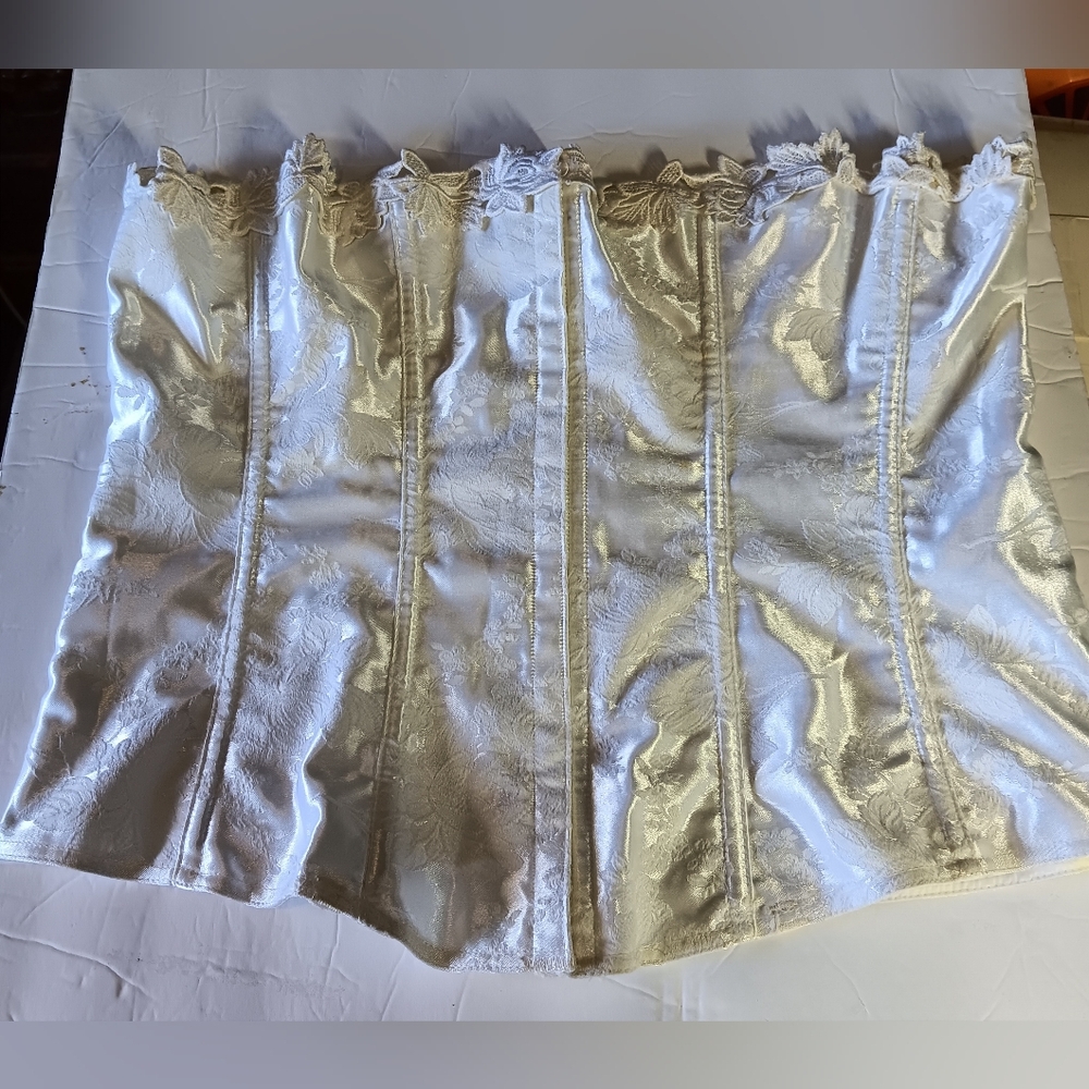 Empire intimates corset white with tye strings size 42